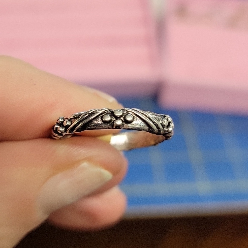 Design Silver Tone Ring Size 7